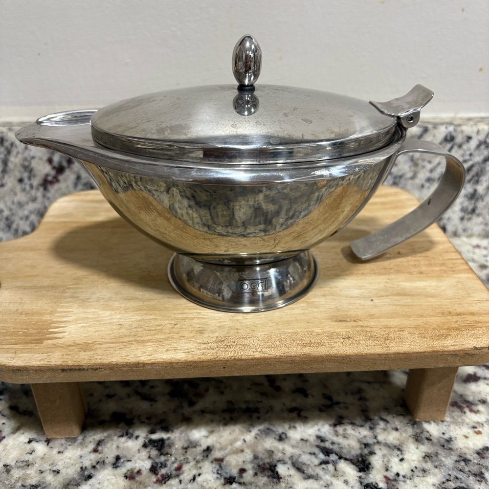 OGGI Stainless Steel Gravy Boat W/ Hinged Lid- Vintage